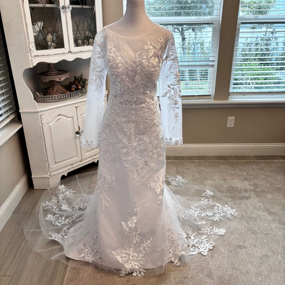 NEW Elegant White Wedding Dress with Appliques NWT Size L/14 - Picture 2 of 14